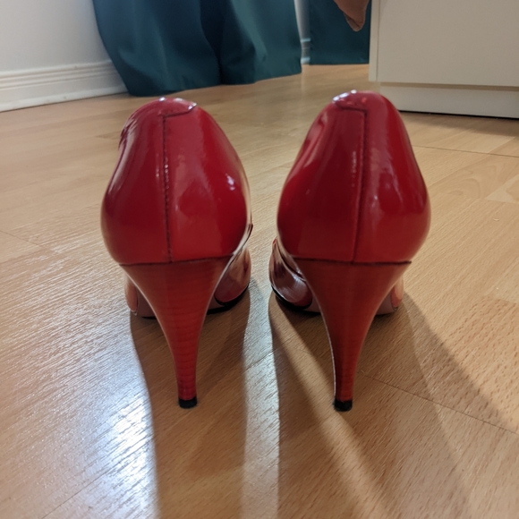 Glossy red pumps - Picture 2 of 2